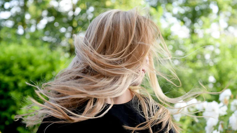 Perché cadono i capelli?