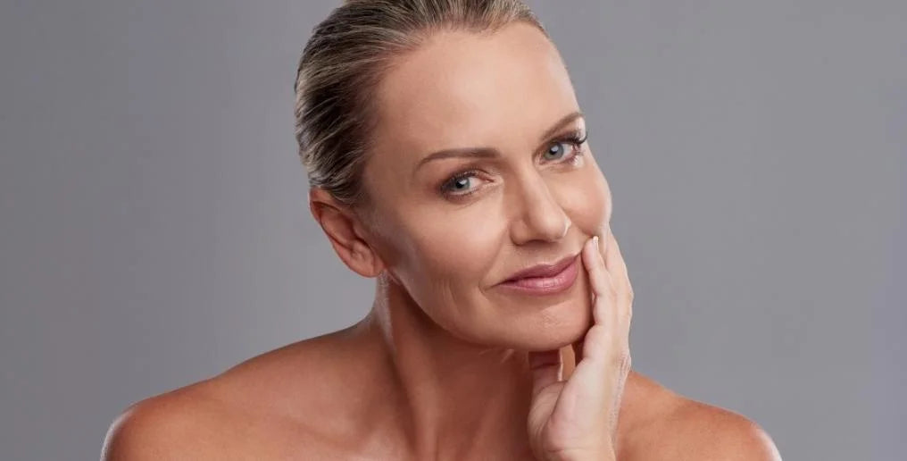 Scopri la skincare per le donne in menopausa