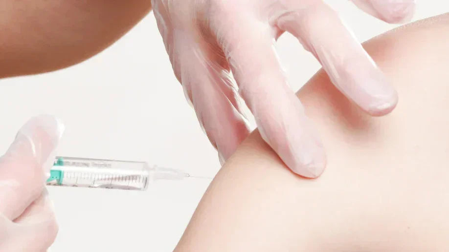 Dolore al braccio post vaccino: Cause e Rimedi